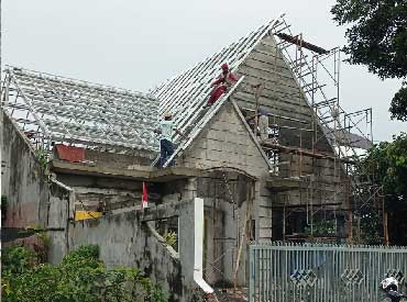 Pemasangan atap 5